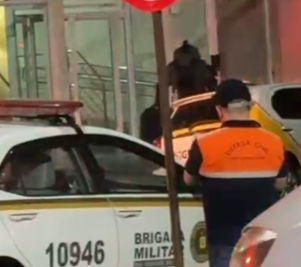 Homem é preso com duas granadas após surto em prédio no centro de São Leopoldo