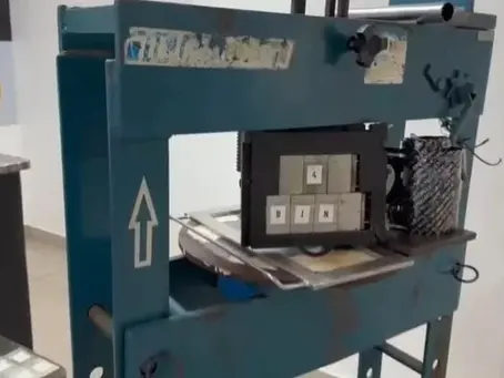 Polícia encontra fábrica clandestina de placas de veículos em Alvorada