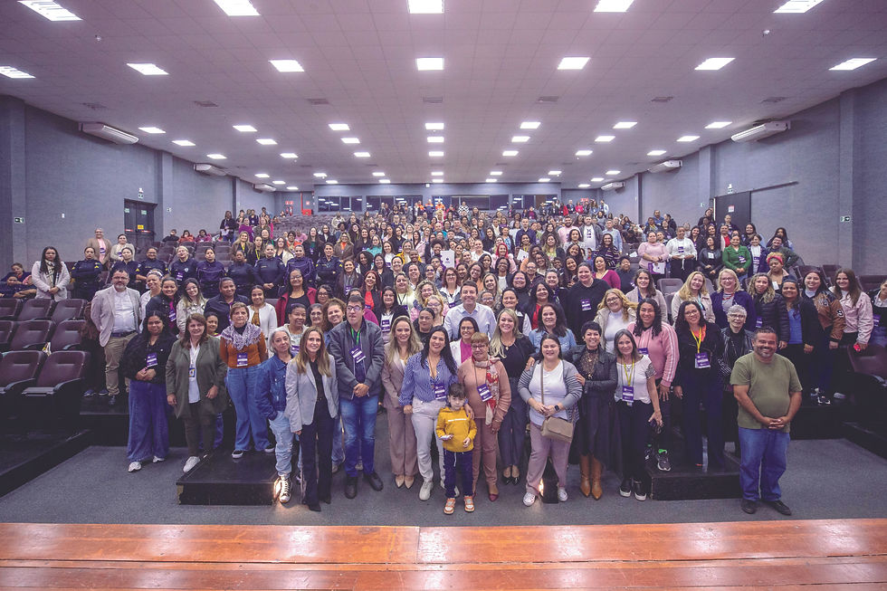O evento reuniu cerca de 400 pessoas, entre servidores e munícipes, de diversas idades e etnias