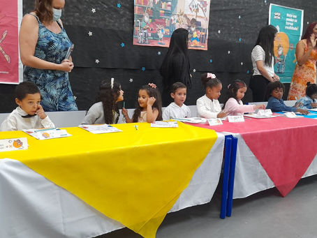Alunos de escola de Jandira lançam livro
