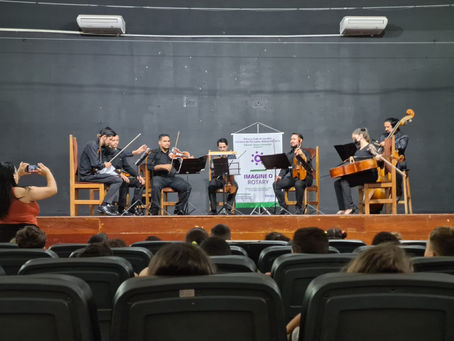 Alunos de Jandira prestigiam o Concerto de Natal do Rotary Club 