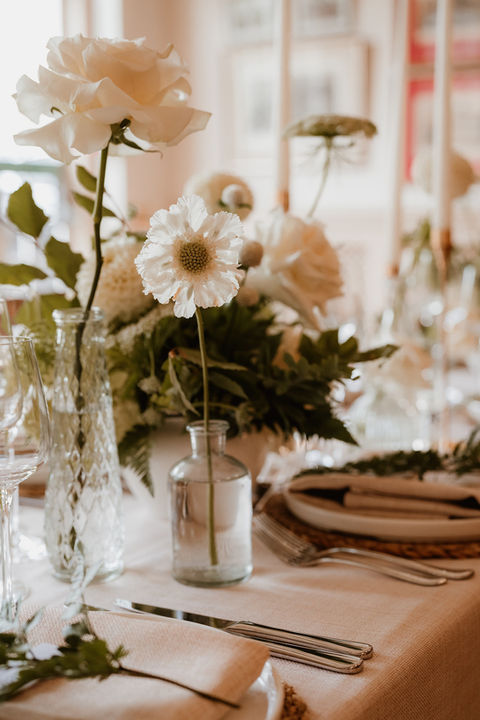 green and white wedding tablescape flowers