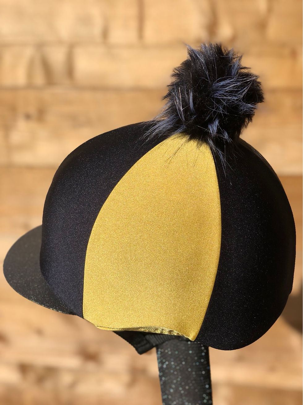 Thumbnail: Black and gold 