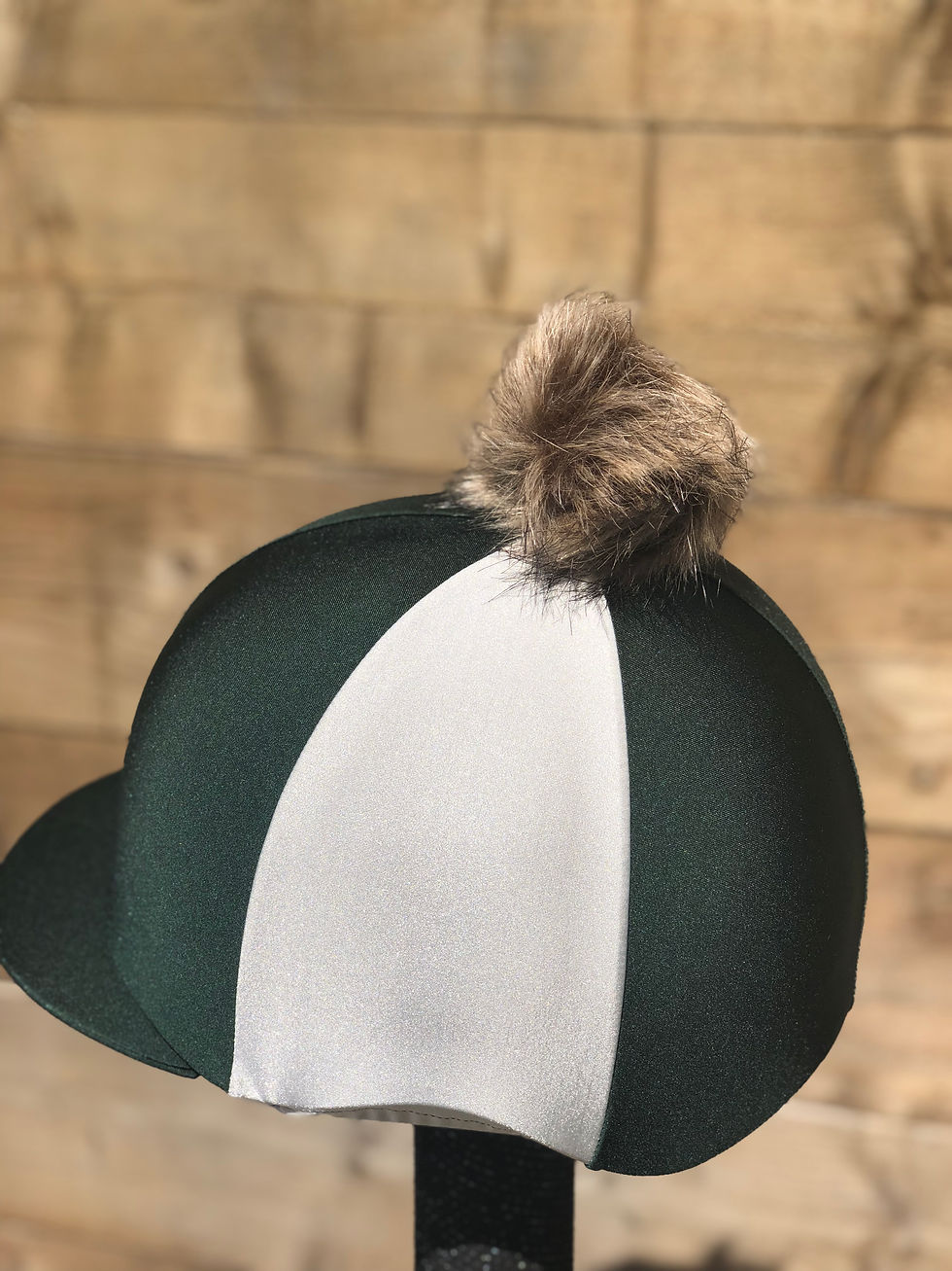 Thumbnail: Hunter green cream 
