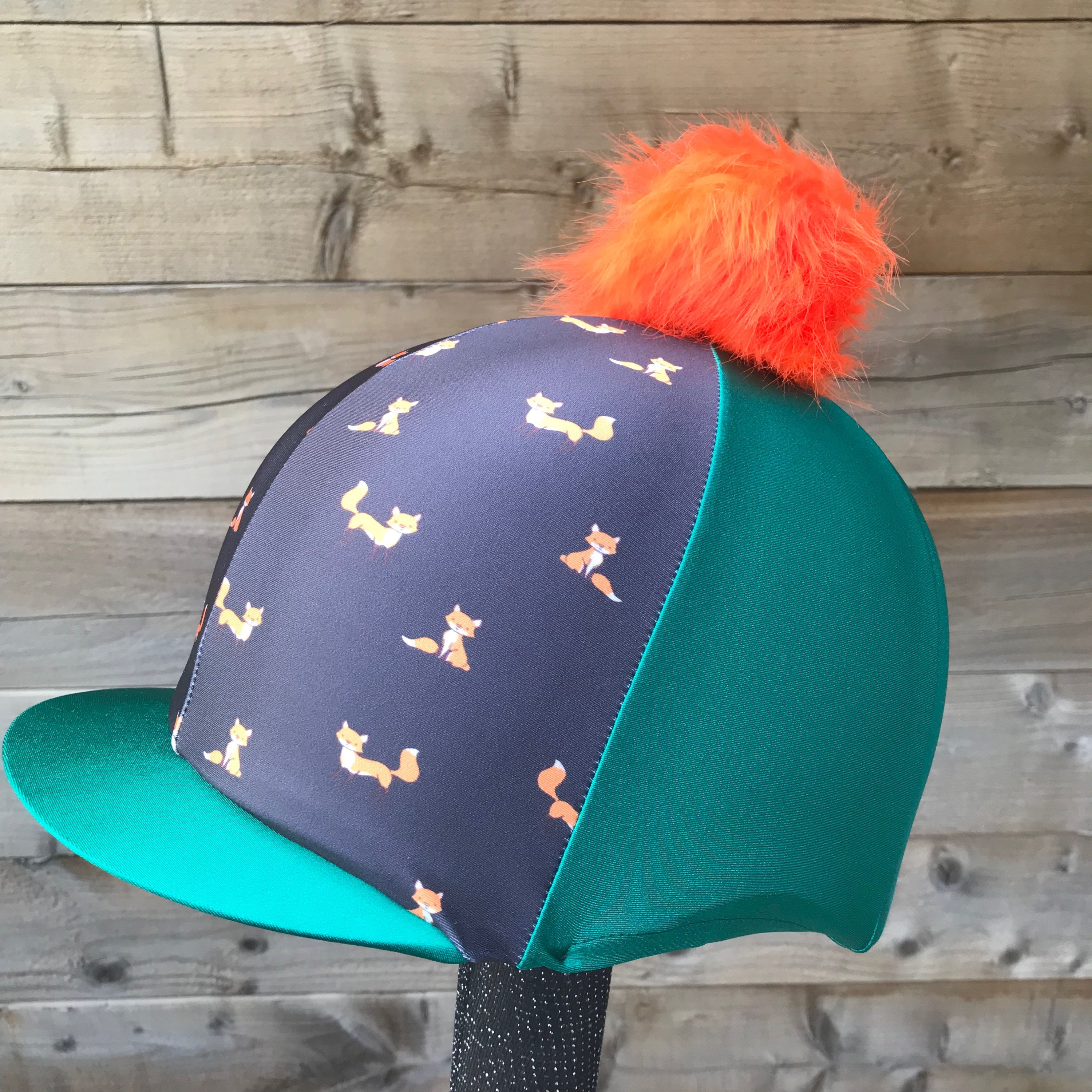 Forest green foxes on black