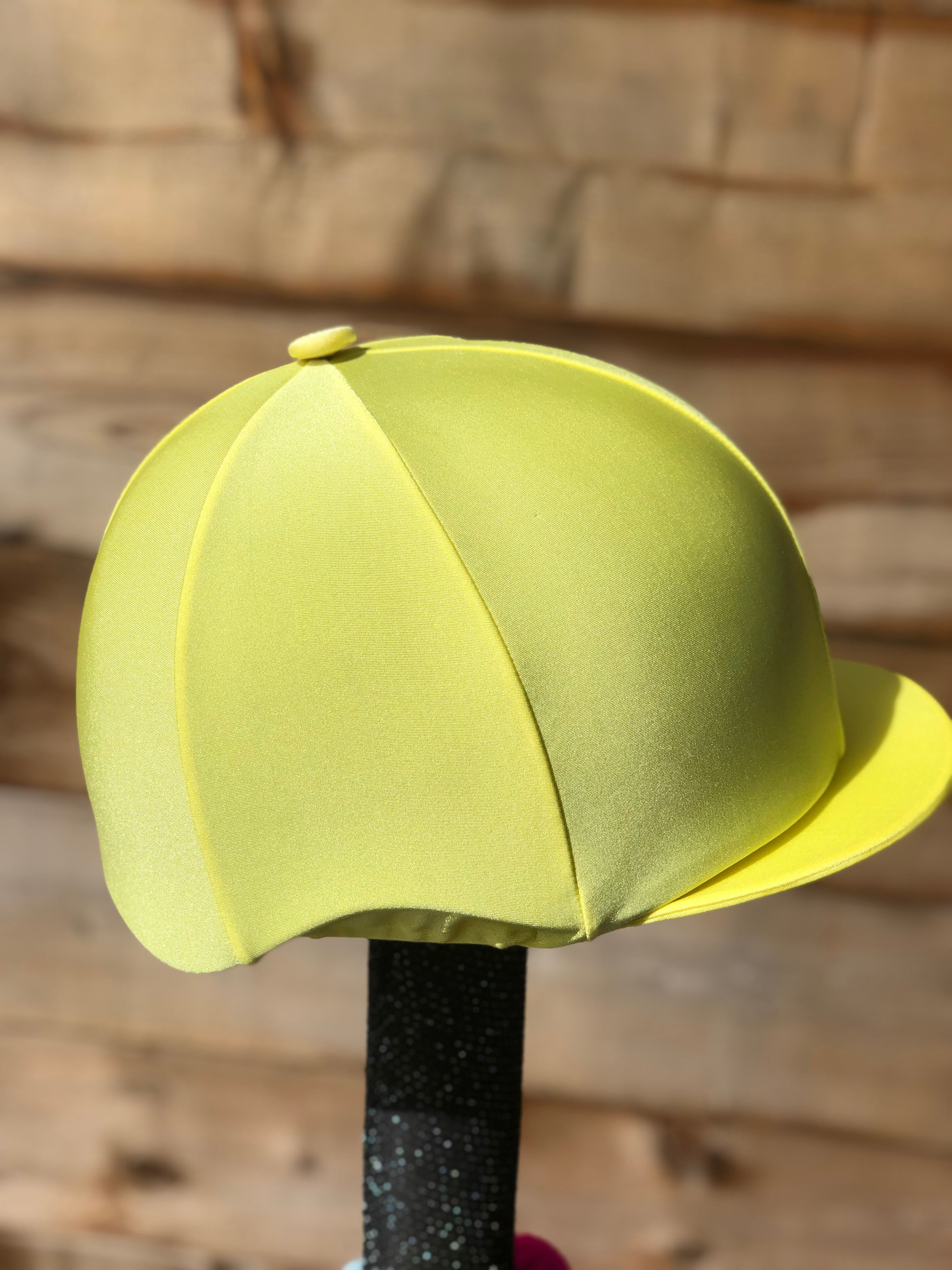 Yellow daffodils button top 