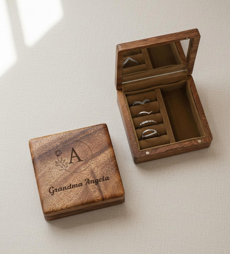 Miniature : Boîte à bijoux de voyage en bois personnalisée, gravée de motifs floraux – Cadeau pour grand-maman