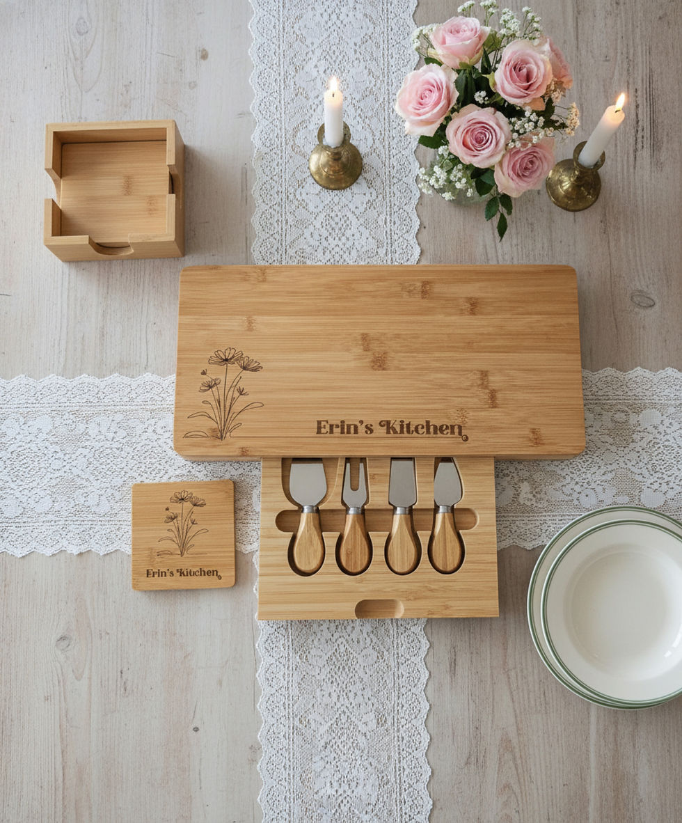 Miniature : Plateau de charcuterie personnalisé pour elle | Cadeau gravé sur mesure pour maman