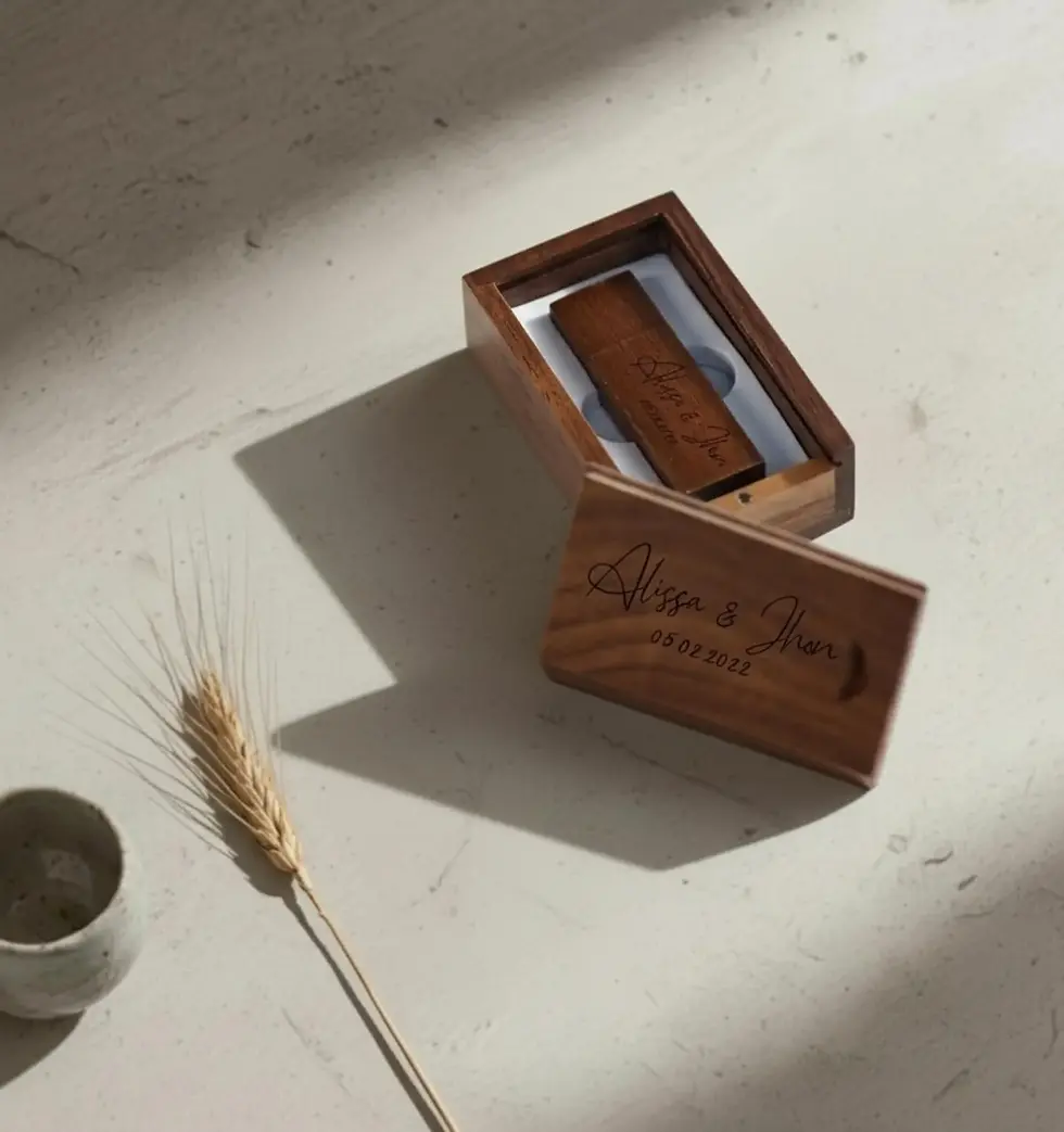 Miniature : Clé USB personnalisée en bois de noyer | Gravure personnalisée | 32 Go