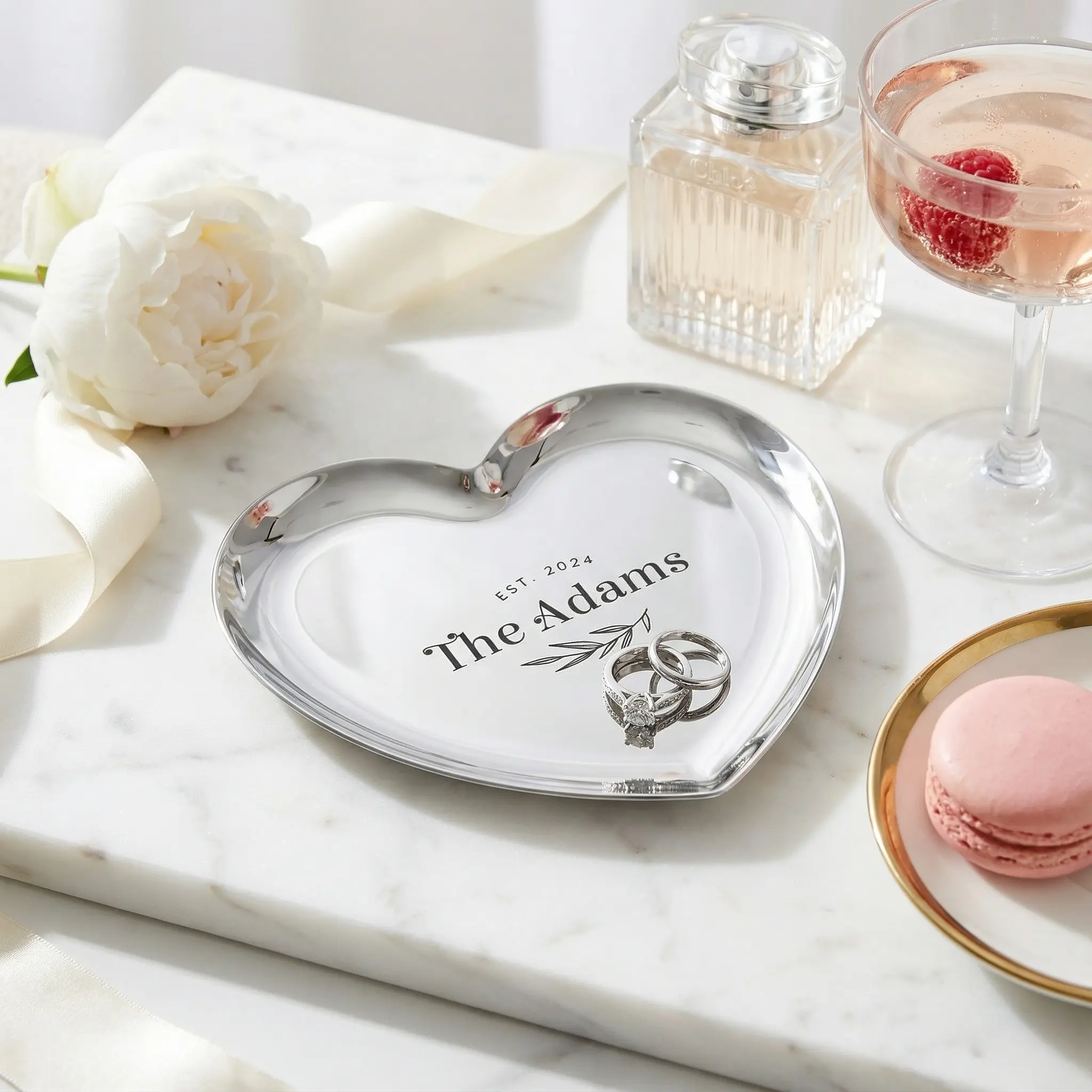 https://www.jmgift.ca/product-page/customizable-heart-ring-dishes-personalized-elegance-for-your-special-day