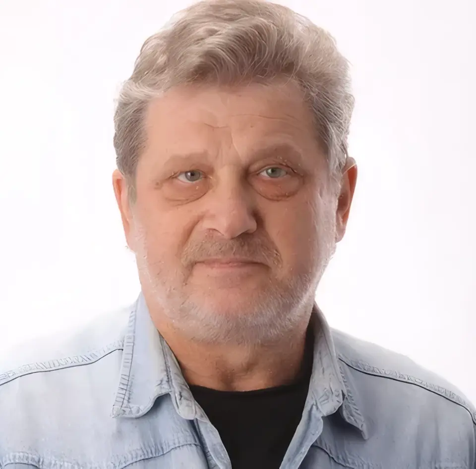 Portrait of fine artist Alexander Grinshpun