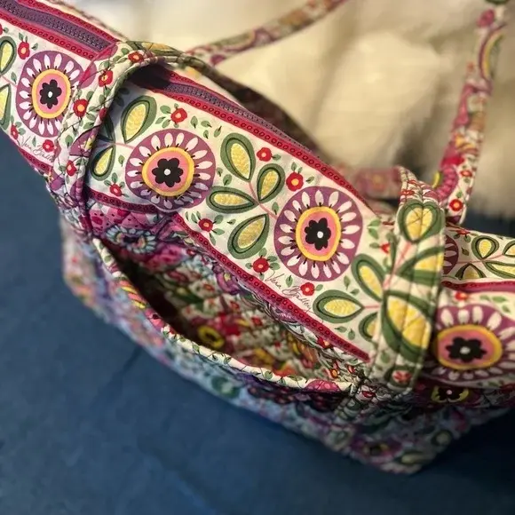 Thumbnail: Vera Bradley Large Travel Tote with 6 Inside Pockets Viva La La Green Flowers