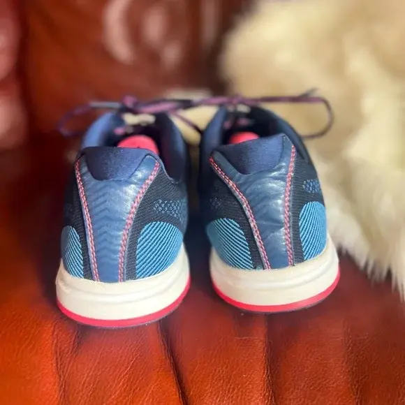 Thumbnail: Women's Size 11 Blue, Pink & White Dominion Walking Lace Up Sneakers Back of Shoes