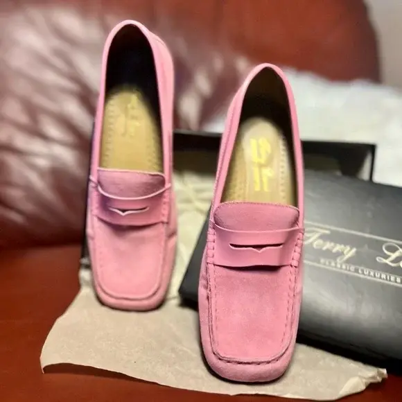 Terry Lewis Classic Luxuries Size 7M in Light Pink
