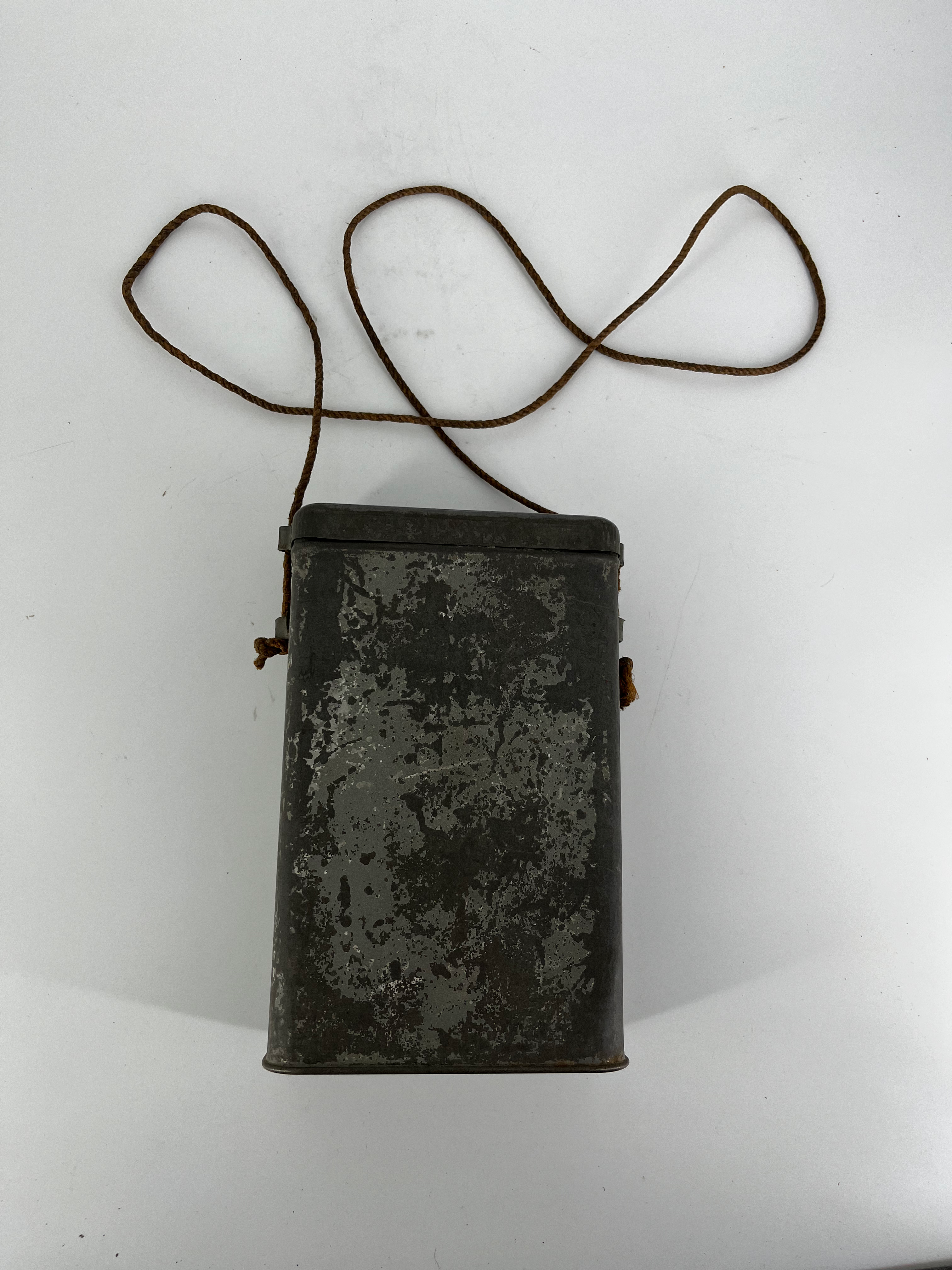 1173.70 boite  pour masque a gaz M2