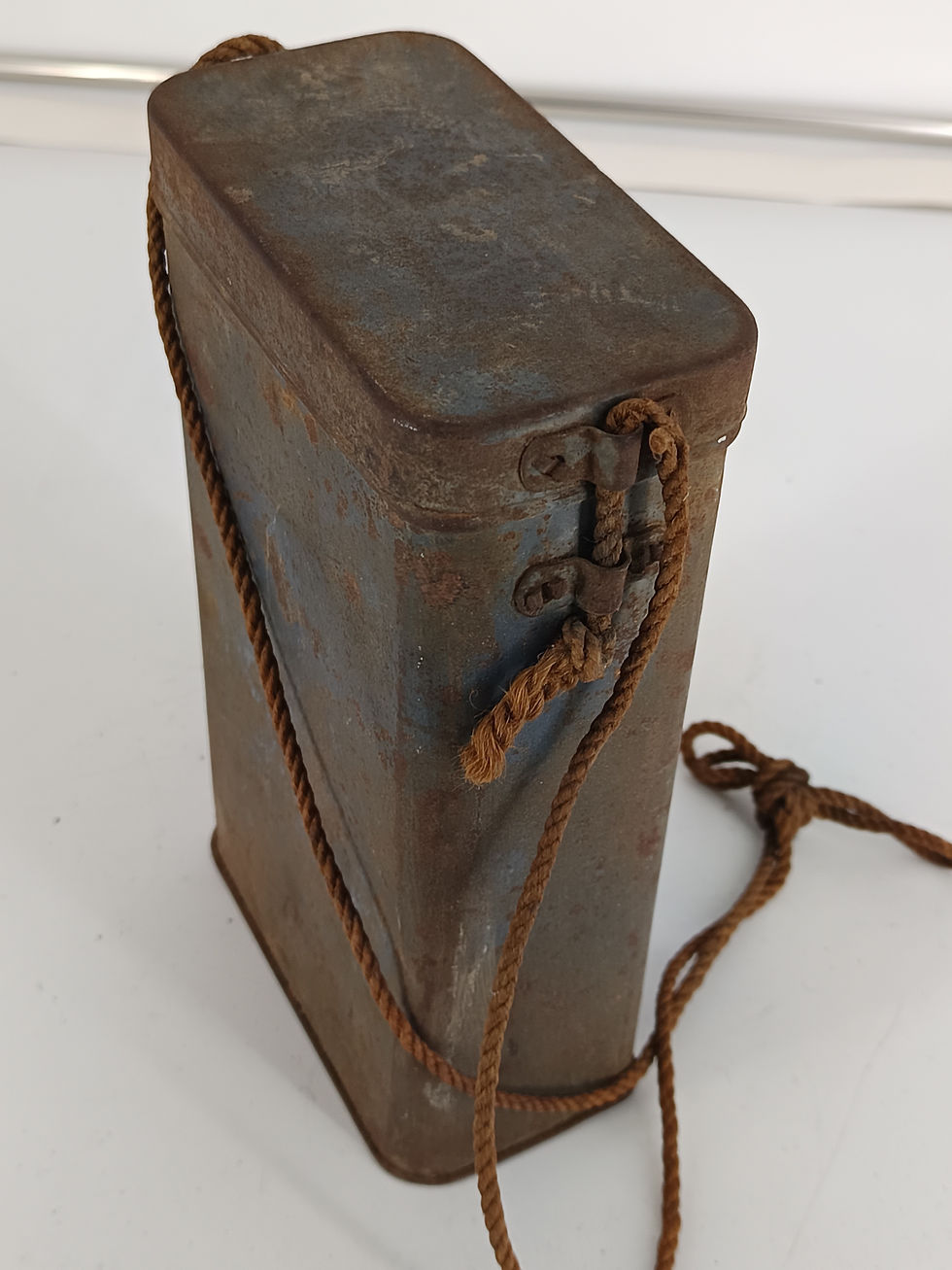 Miniature : 1305.50 boite  pour masque a gaz M2