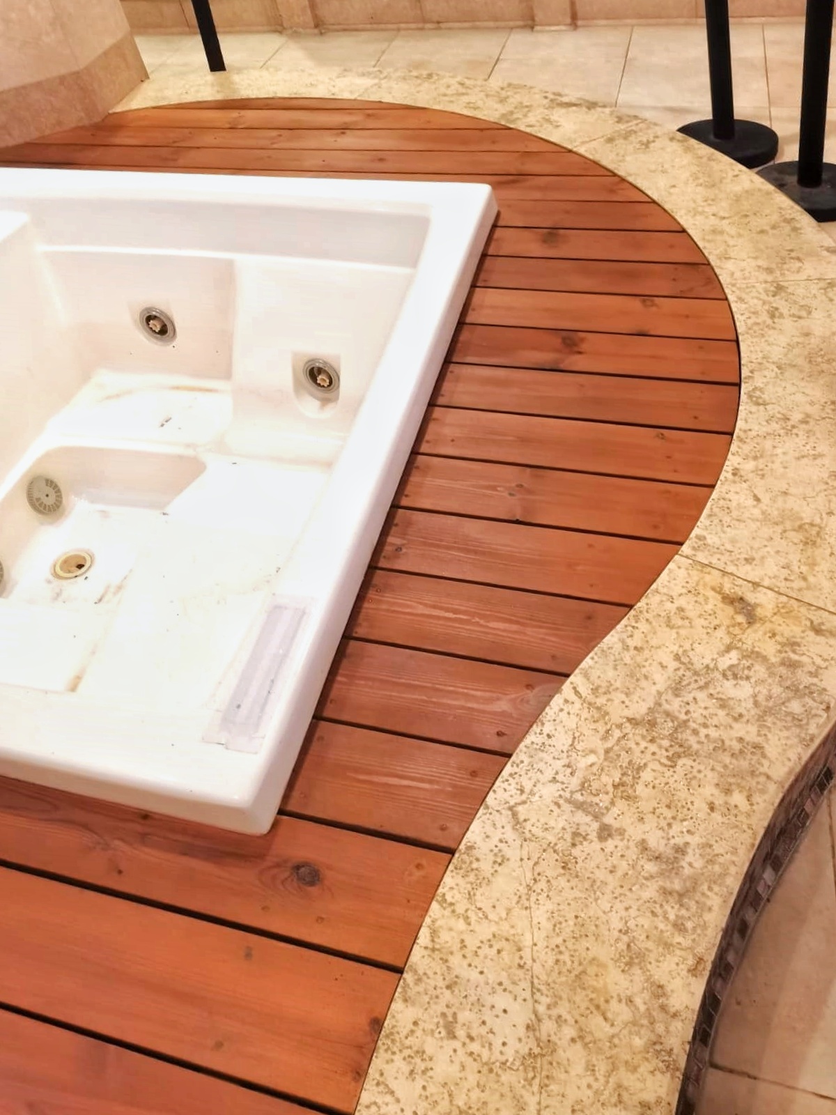 jacuzzi deck, jacuzzi floor, curved deck, deck