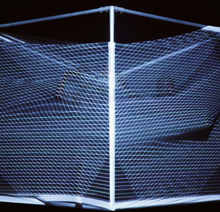 instalacion-artes-vivas-y-tecnologia-visuales-iluminacion-del-creador-lucio-bazzalo-