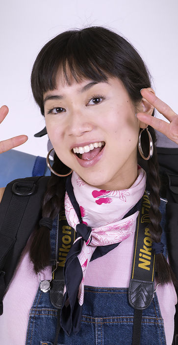 Debora-nishimoto-en-Backpackers-comedia-de-Lucio-bazzalo-teatro-argentino-exito