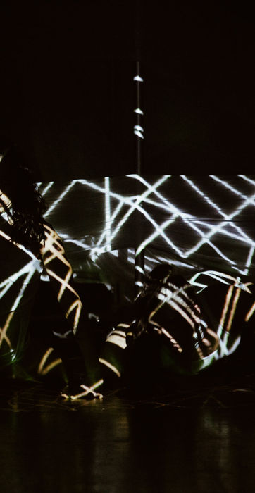 instalacion-artes-vivas-y-tecnologia-visuales-iluminacion-del-creador-lucio-bazzalo-