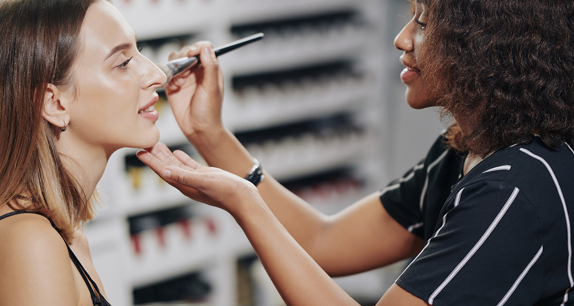Professional Makeup Artist_edited.jpg