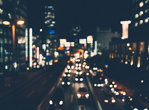 Le trafic de la ville la nuit