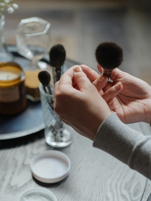 Tive COVID-19 e agora? Preciso higienizar meus produtos de beleza?!