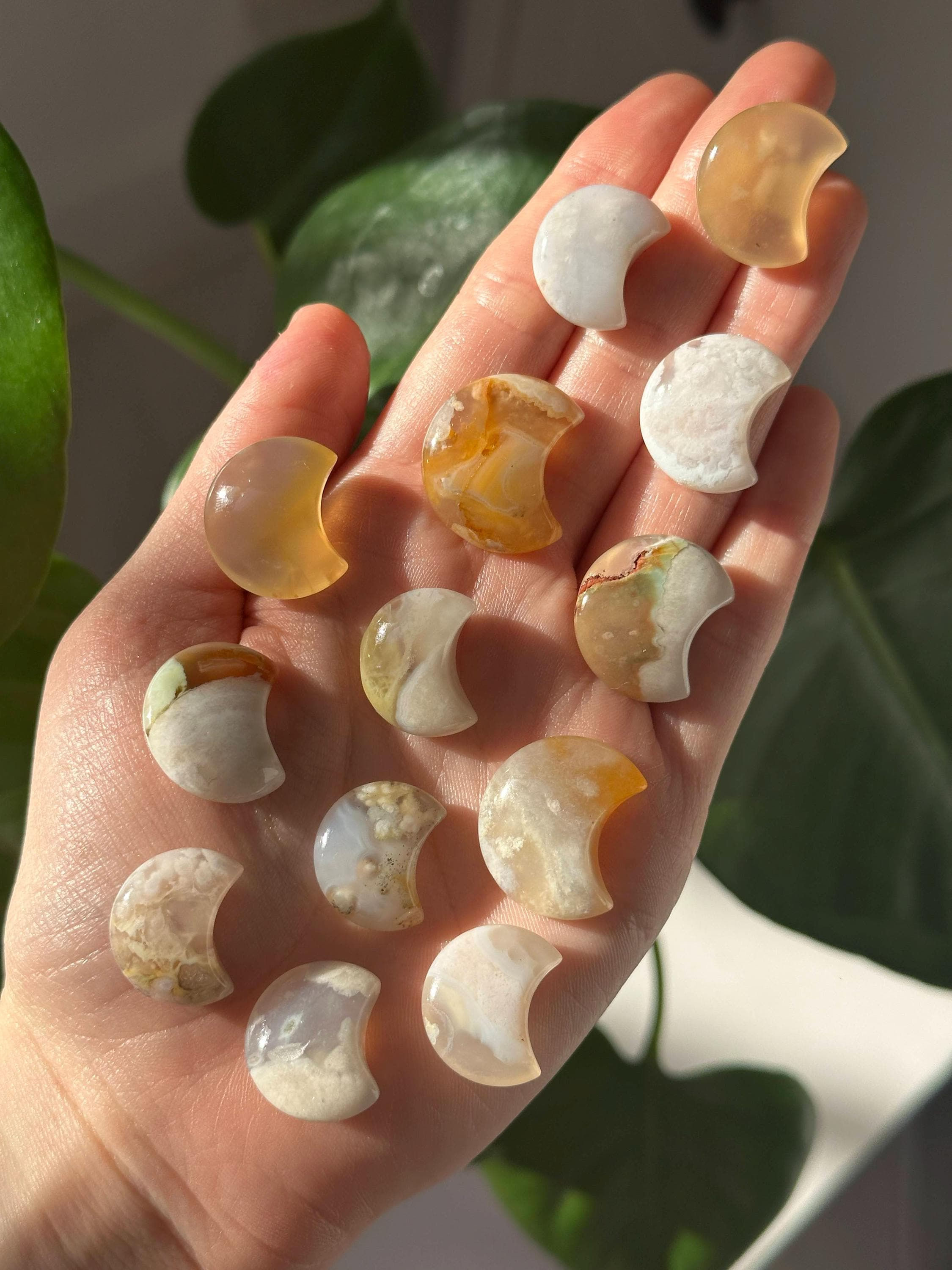 Crystal Flower Agate Moon Carving – Crystal for Growth, Balance & New Beginnings