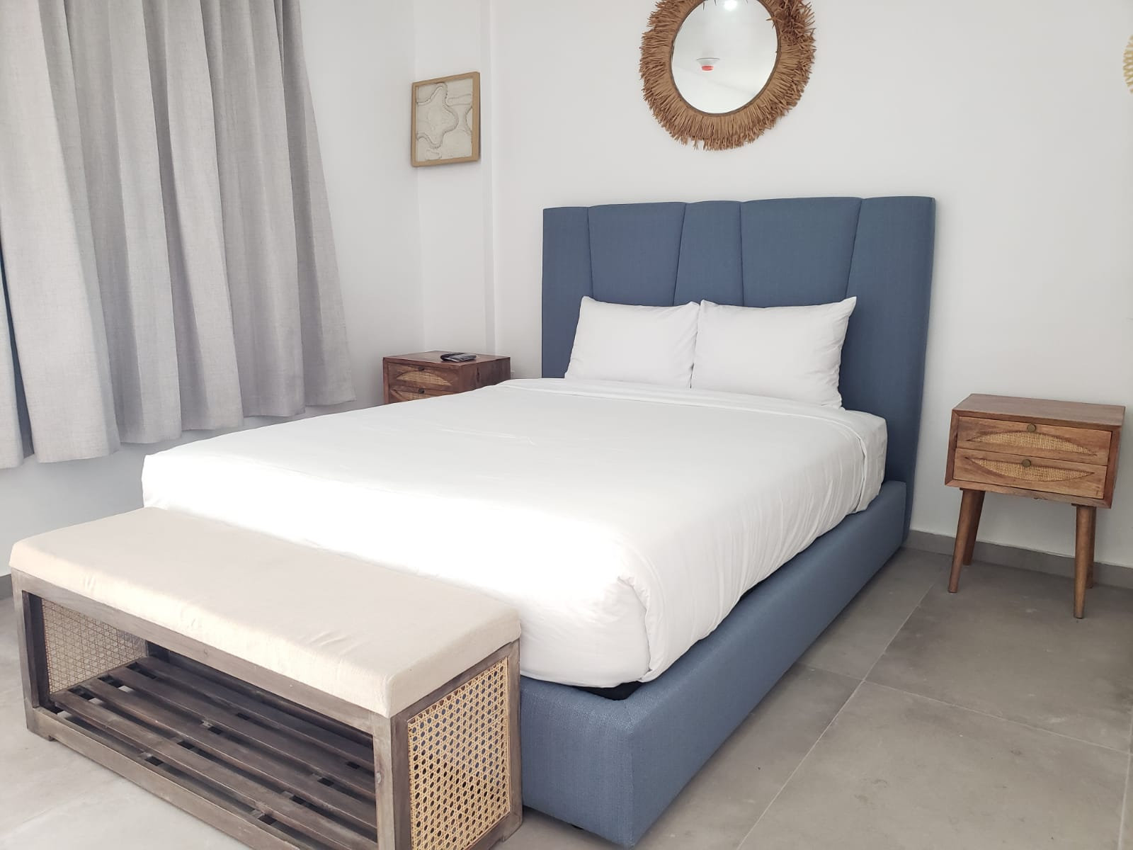 Deluxe One Queen Bed