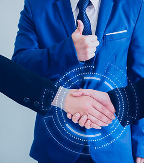 imagen-compuesta-digital-de-personas-de-negocios-estrechando-la-mano-con-un-colega-gestand