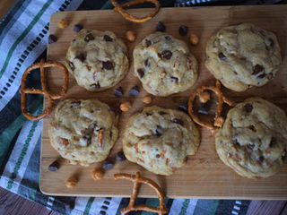 caramel pretzel chocolate chip cookies
