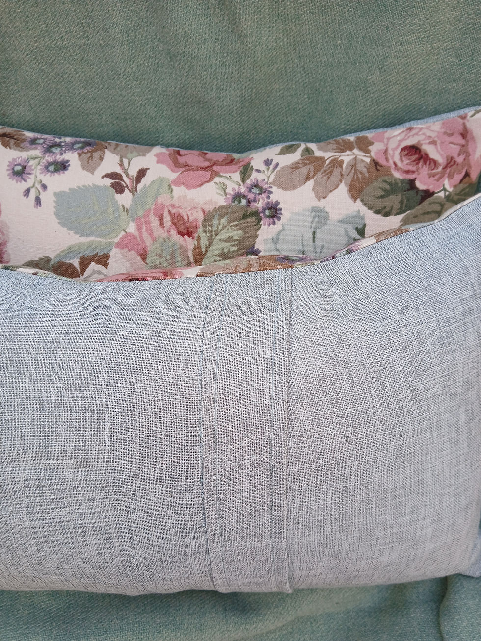 Thumbnail: Vintage Roses Breakfast Cushion