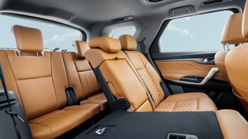 Filas abatibles y capacidad para 7 pasajeros.