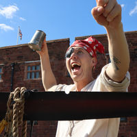 treasure isalnd outdoor theatre show pirates long jon silver parrot