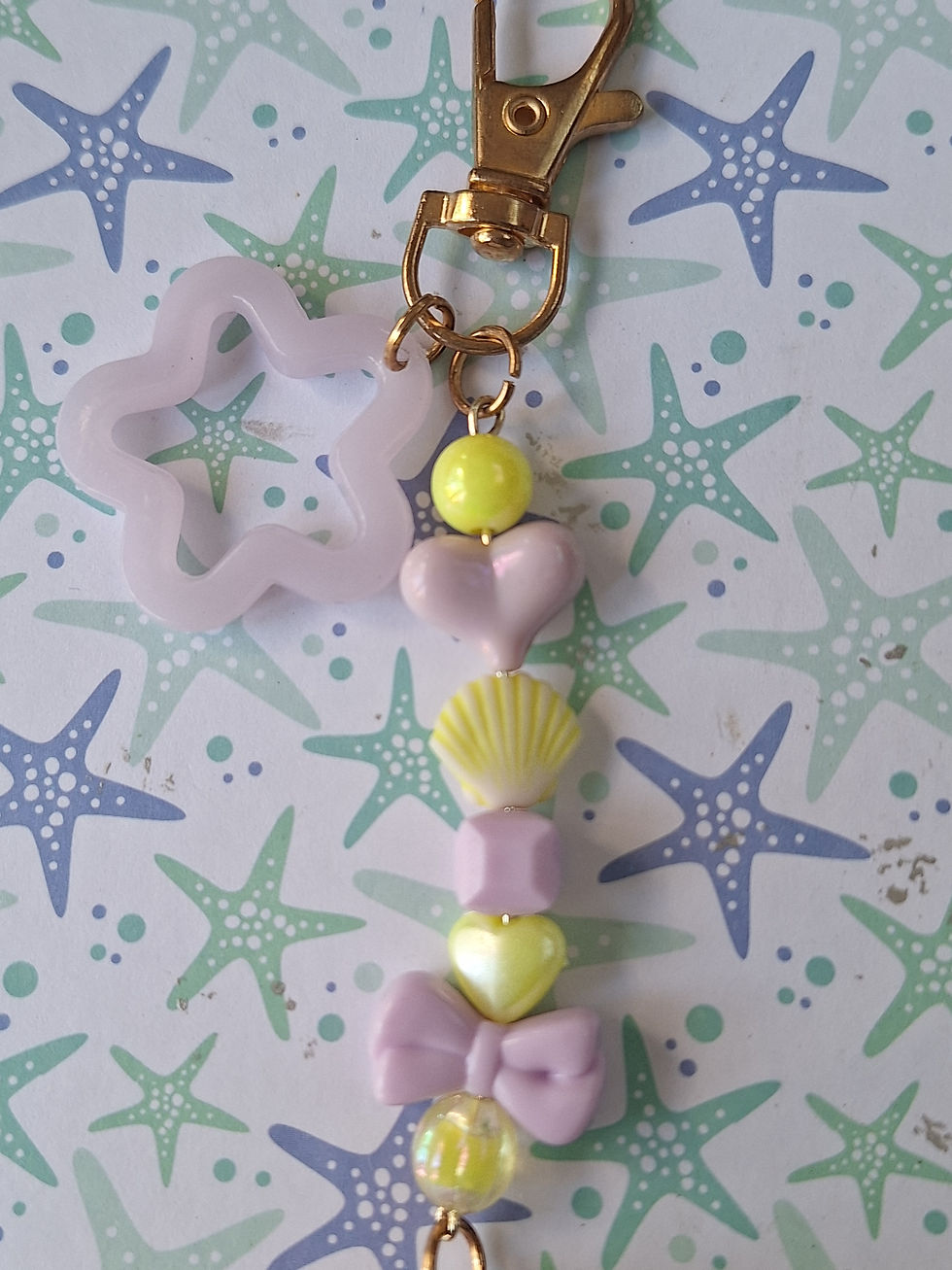 Thumbnail: Hatchimals seahorse beaded keyring