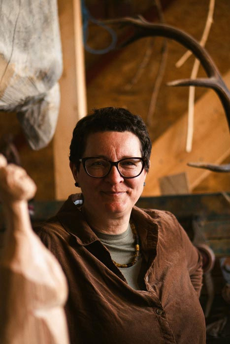 Anja Werner im Gespräch: Holz, Skulptur, Collage, Hoffnung