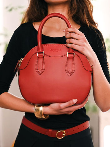 Made-to-measure bags from Johanna Acevedo's Paris atelier