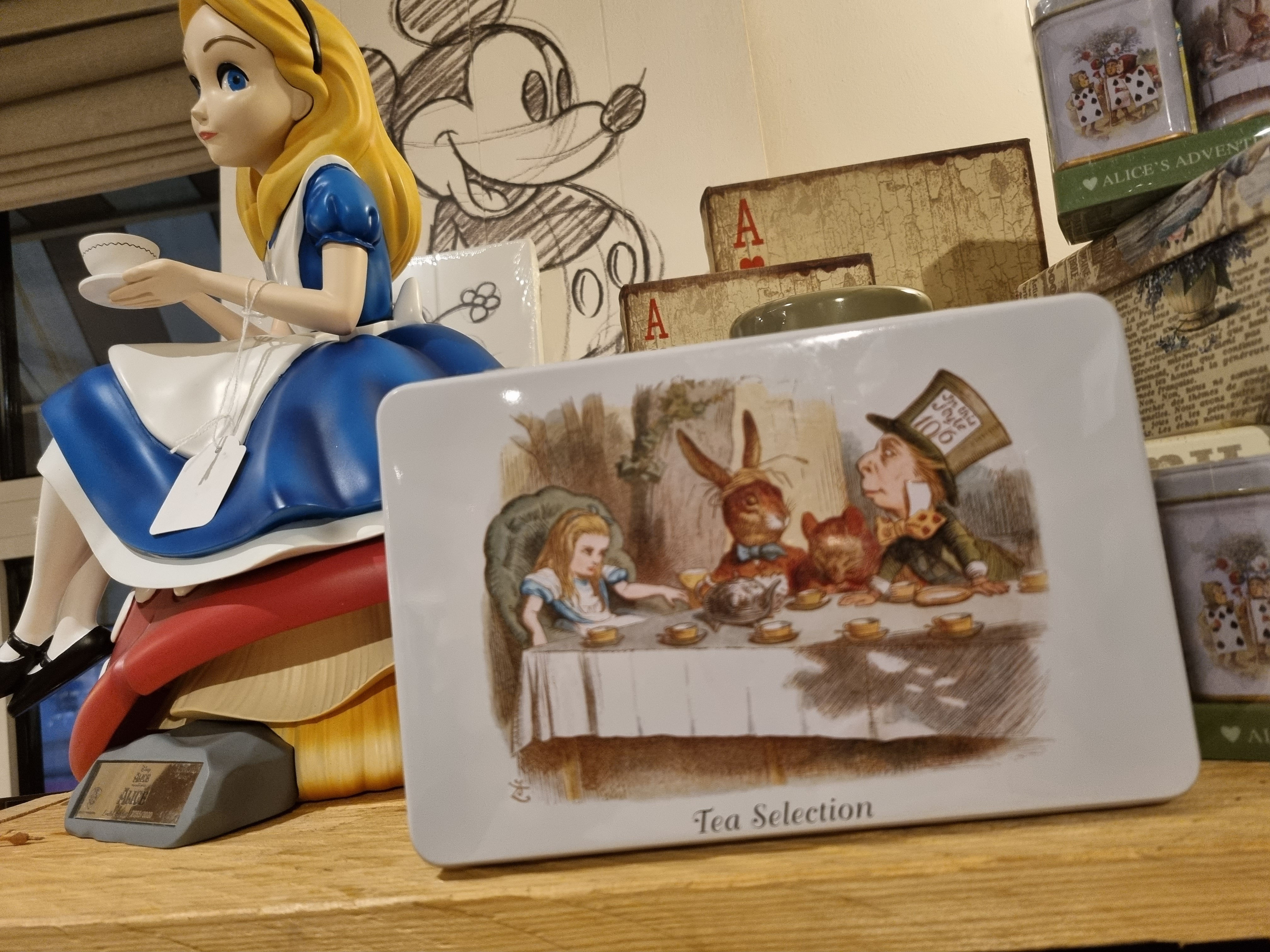 Theeblik recht, English Breakfast, Alice in Wonderland