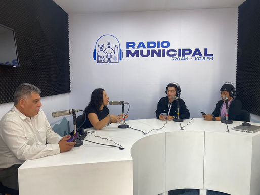 ALEXANDER Y DERECK EN RADIO MUNICIPAL