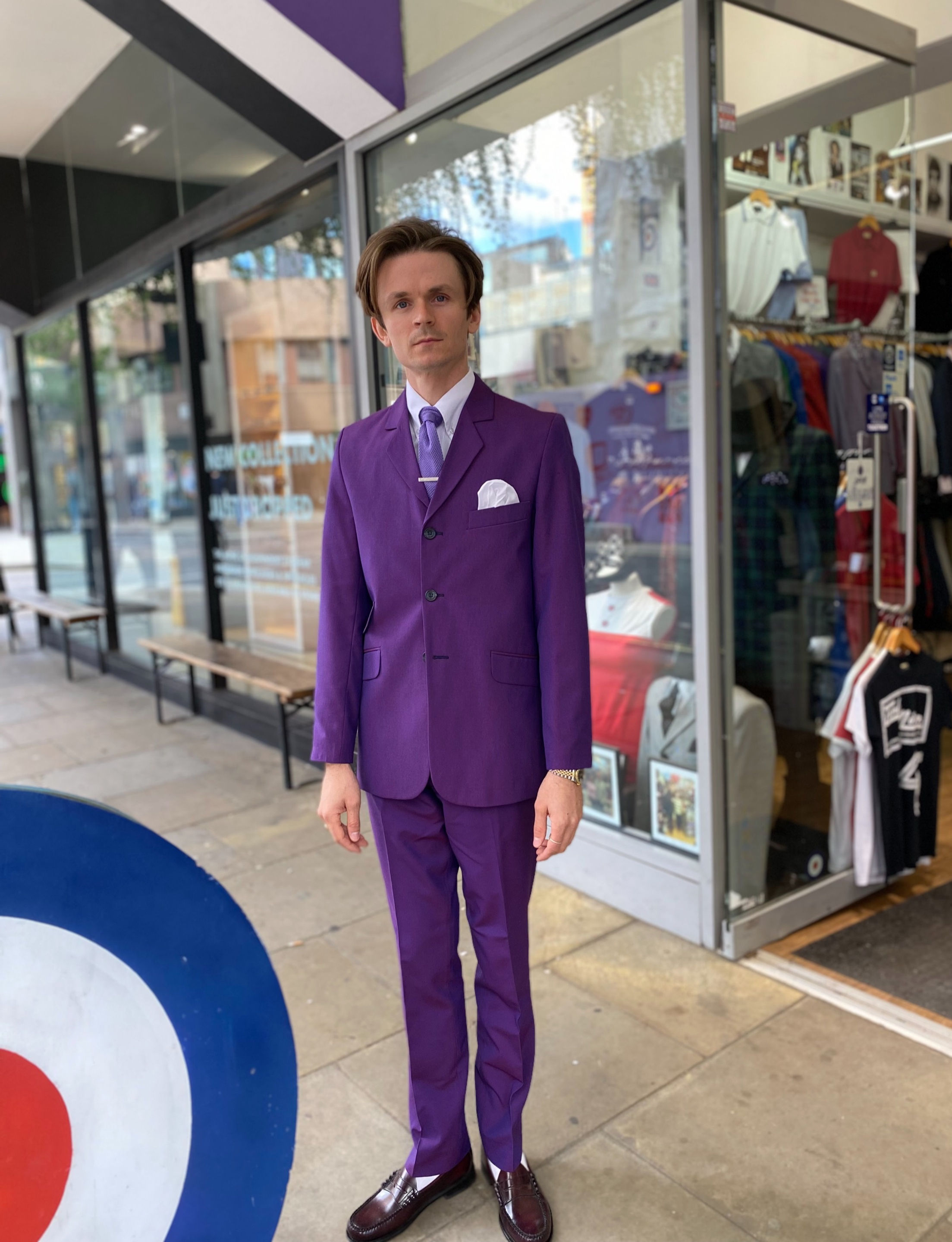 シェリーのパープルトニックスーツ