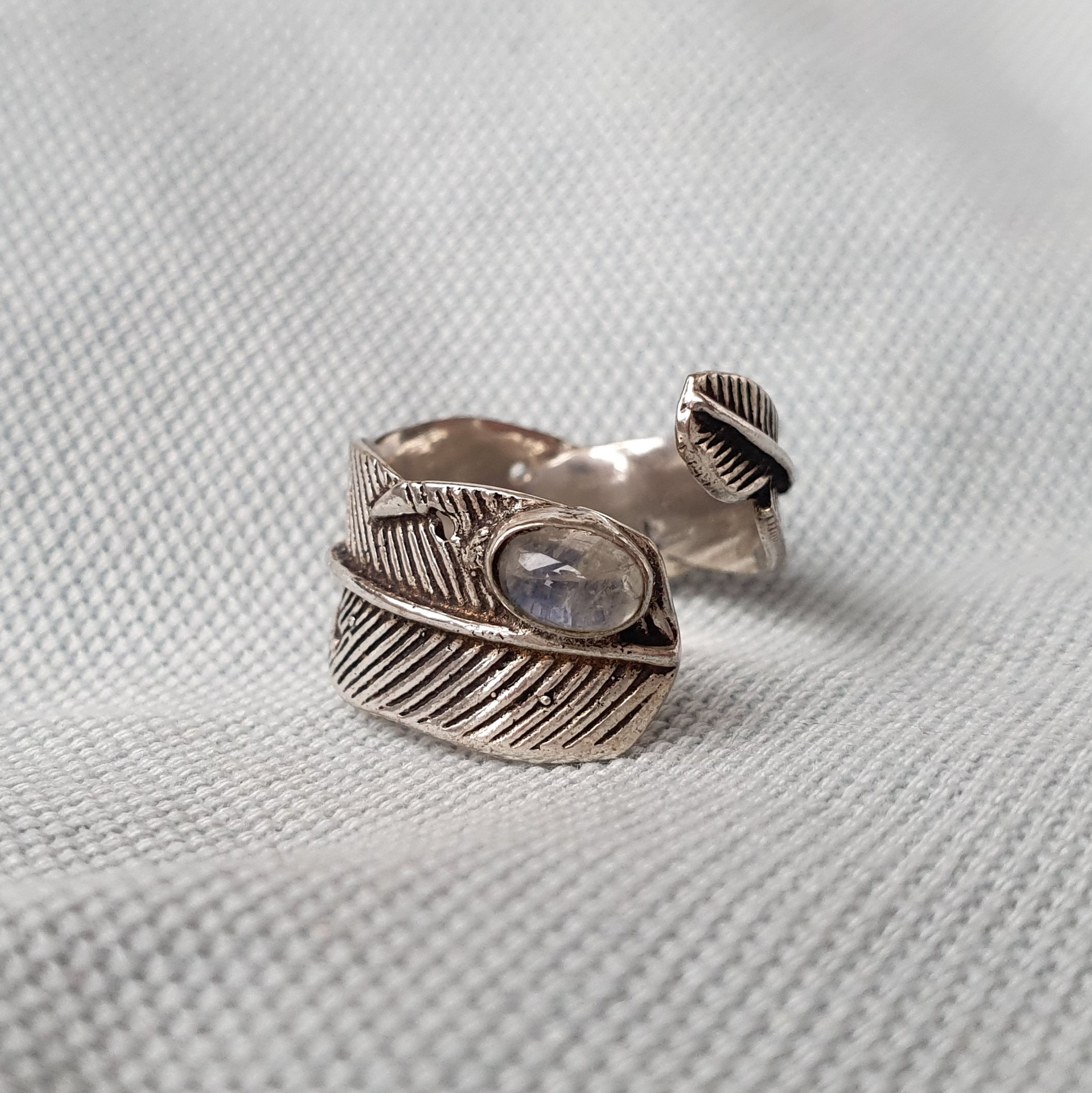 Inel cu frunză spirală