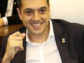 VEREADOR  JÚNIOR TELES   CONFIRMA QUE SUPLENTE MADURO VAI ASSUMIR SUA CADEIRA NA CÂMARA