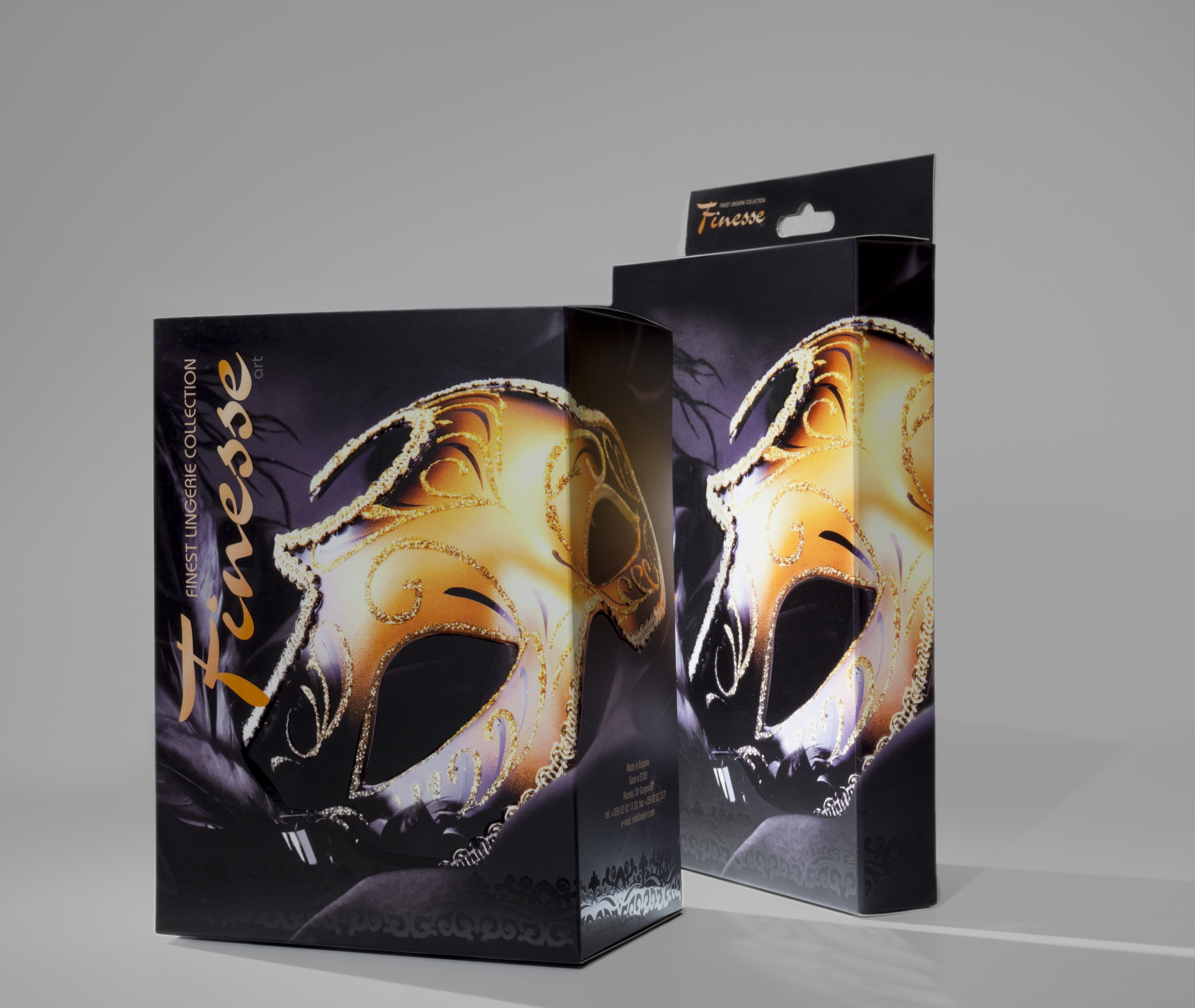 Cajas-con-camisetas