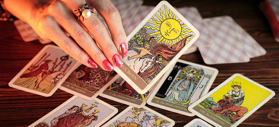 What Makes The Tarot Card Reading Consultant India Famous?