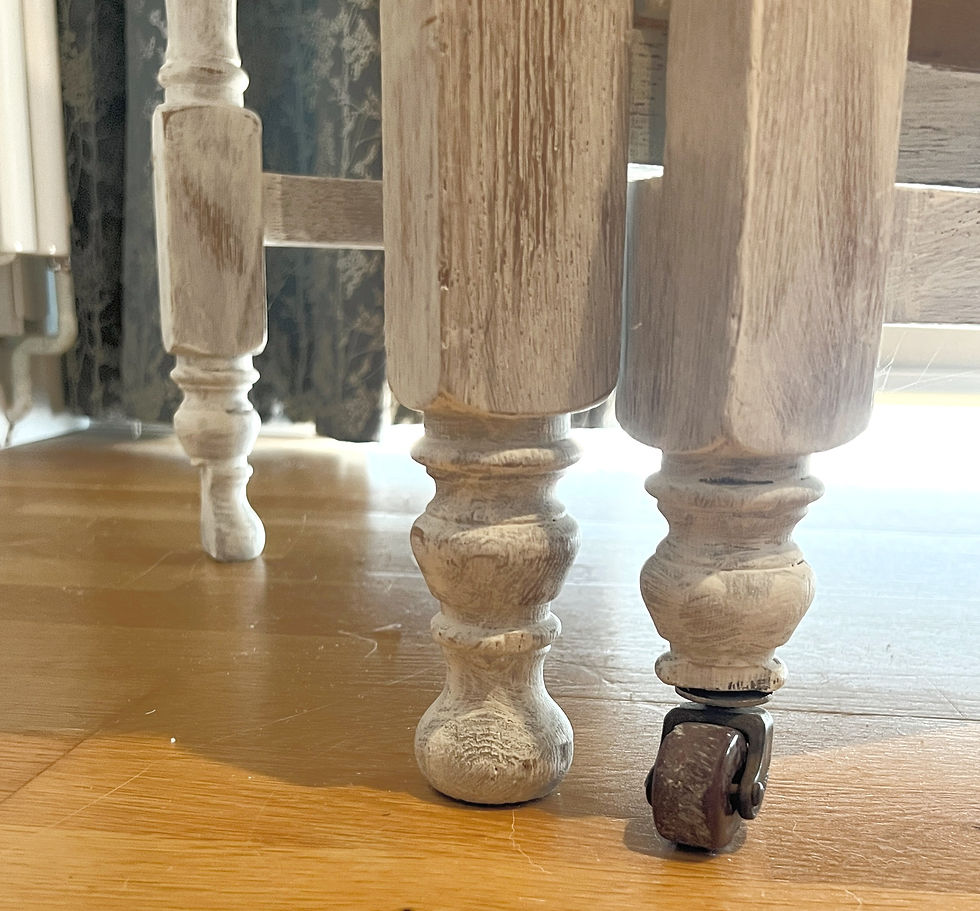 Thumbnail: gatefold table legs