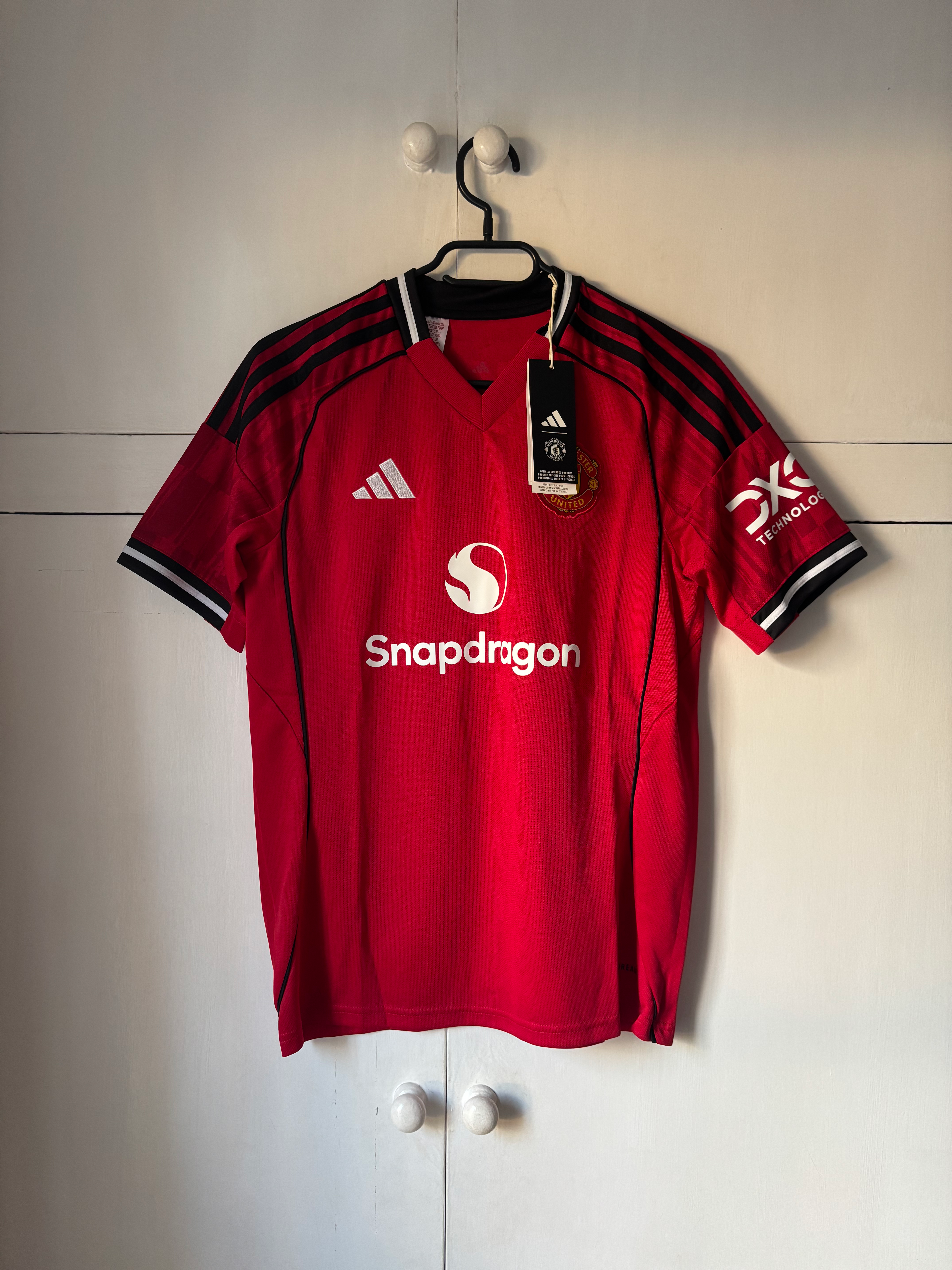 2025-26 Manchester United Home Shirt ZIRKZEE #11 *BNWT* 13-14 Years