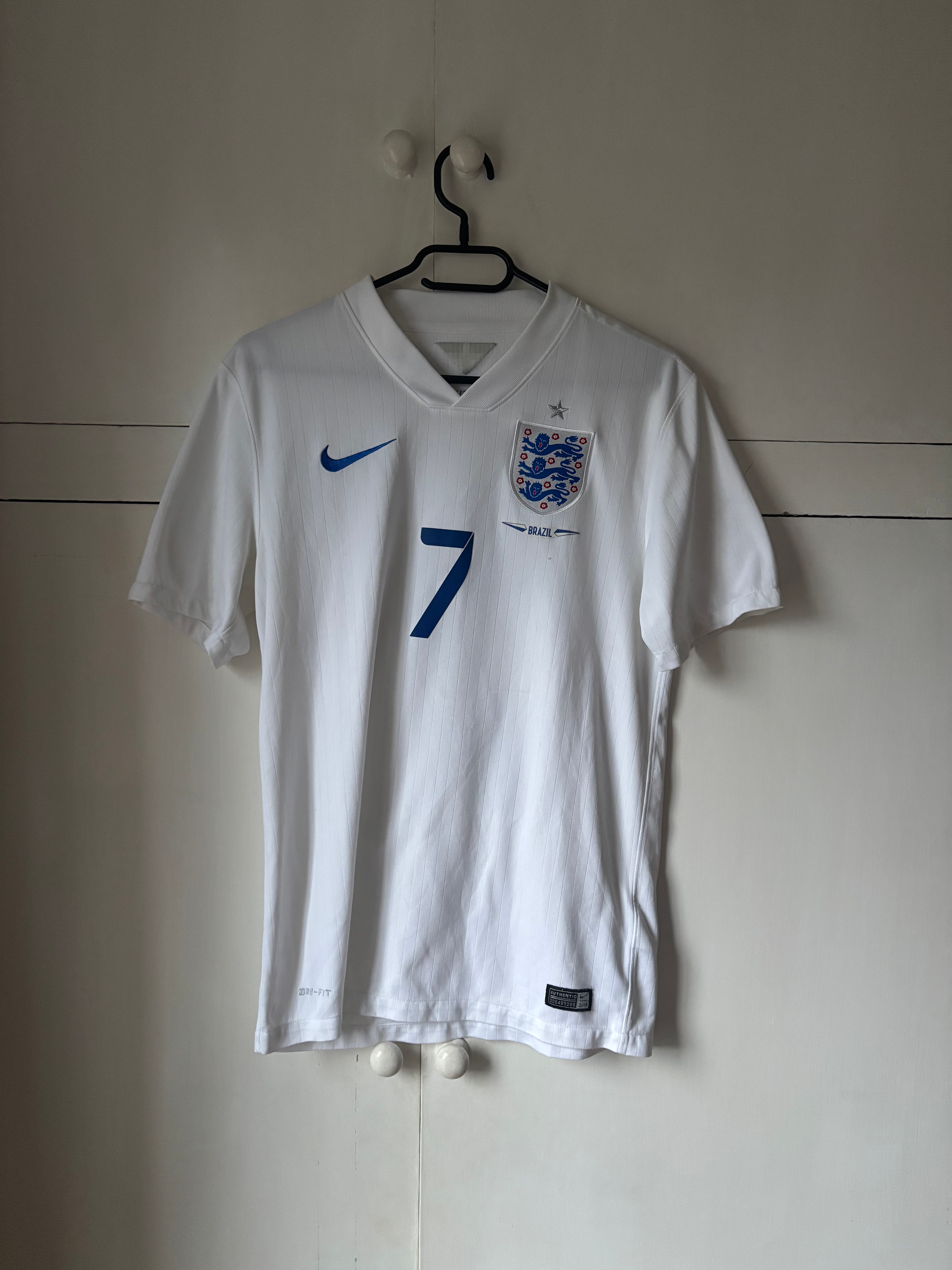 2014-16 England Home Shirt Wilshere #7 (Excellent) S