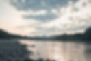 Rio sob nuvens