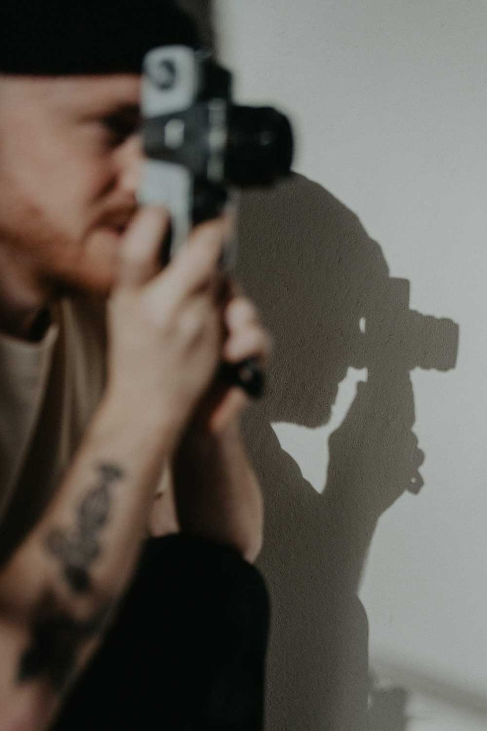 Michael Christen von der Seite, unscharf fotografiert.