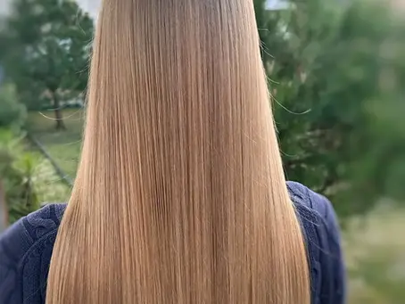 Salsedine e Glamour: I Trend Capelli Estate 2026 che vedrai a Lignano